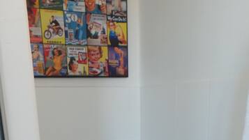 Chambre Double pour 1 personne, 1 lit double | Salle de bain | Articles de toilette gratuits, sèche-cheveux, serviettes fournies