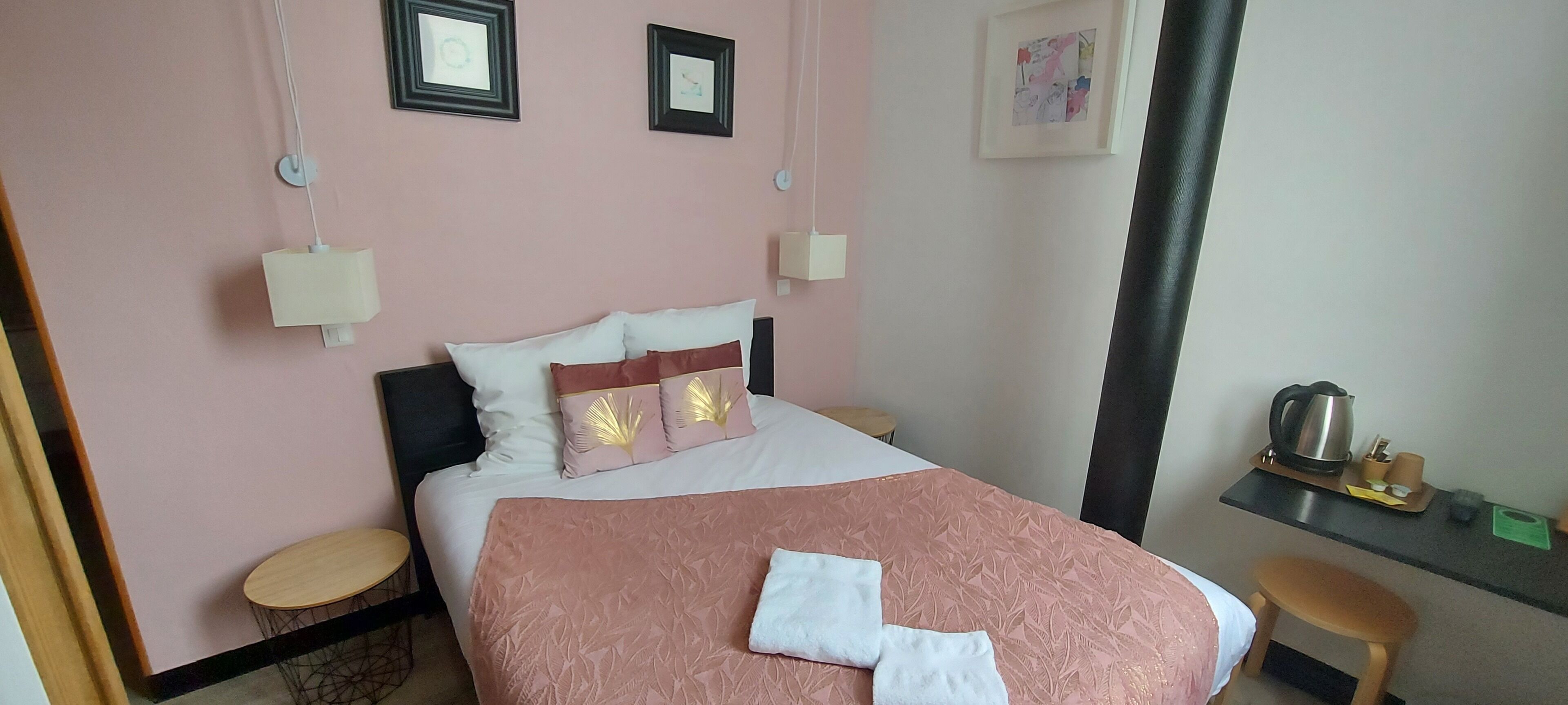basic double room single use, 1 double bed | premium bedding, in-room safe, desk, soundproofing