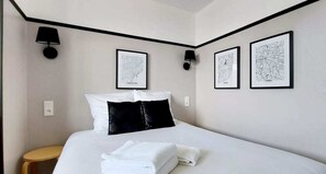 Standardzimmer, 1 Doppelbett | Hochwertige Bettwaren, Zimmersafe, Schreibtisch, schallisolierte Zimmer