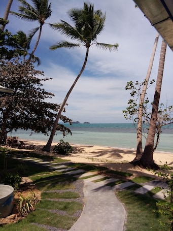 Lago. I Talay Beach Bar & Cottage Taling Ngam