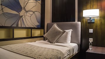 Escritorio, wifi gratis y ropa de cama