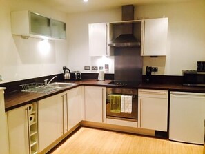 Refrigerador, microondas, horno, cafetera/tetera