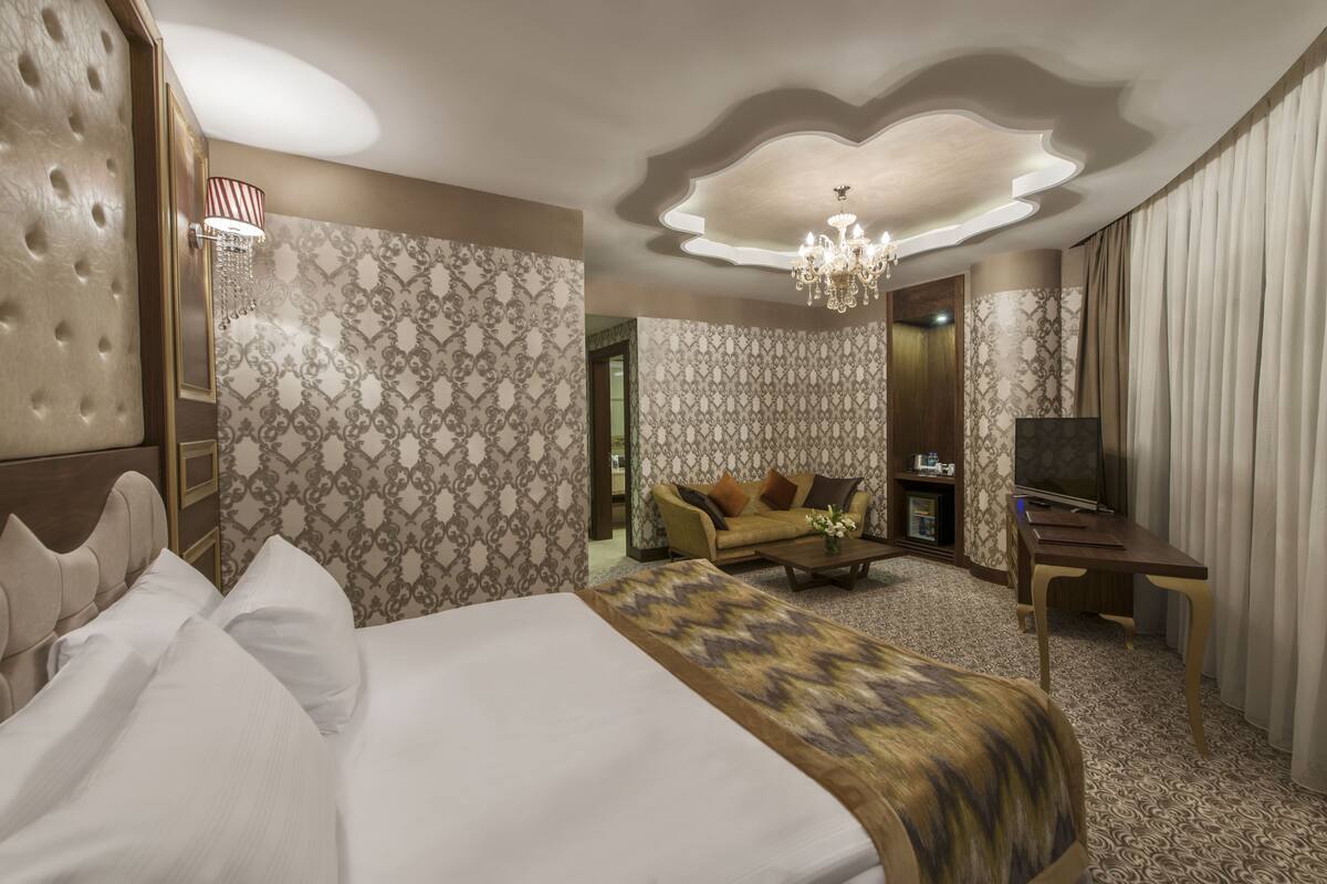 Suite | Minibar, in-room safe, soundproofing, WiFi (free)