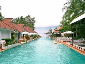 Outdoor pool - Privacy Beach Resort and Spa (Sam Roi Yot)