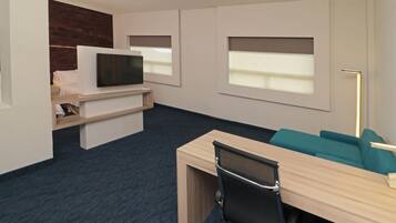 Una habitación de hotel moderna con escritorio, silla, televisión y sofá.