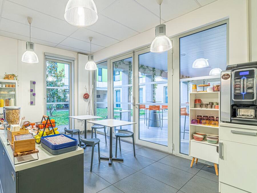 Frukostbuffé varje dag (EUR 9 per person)