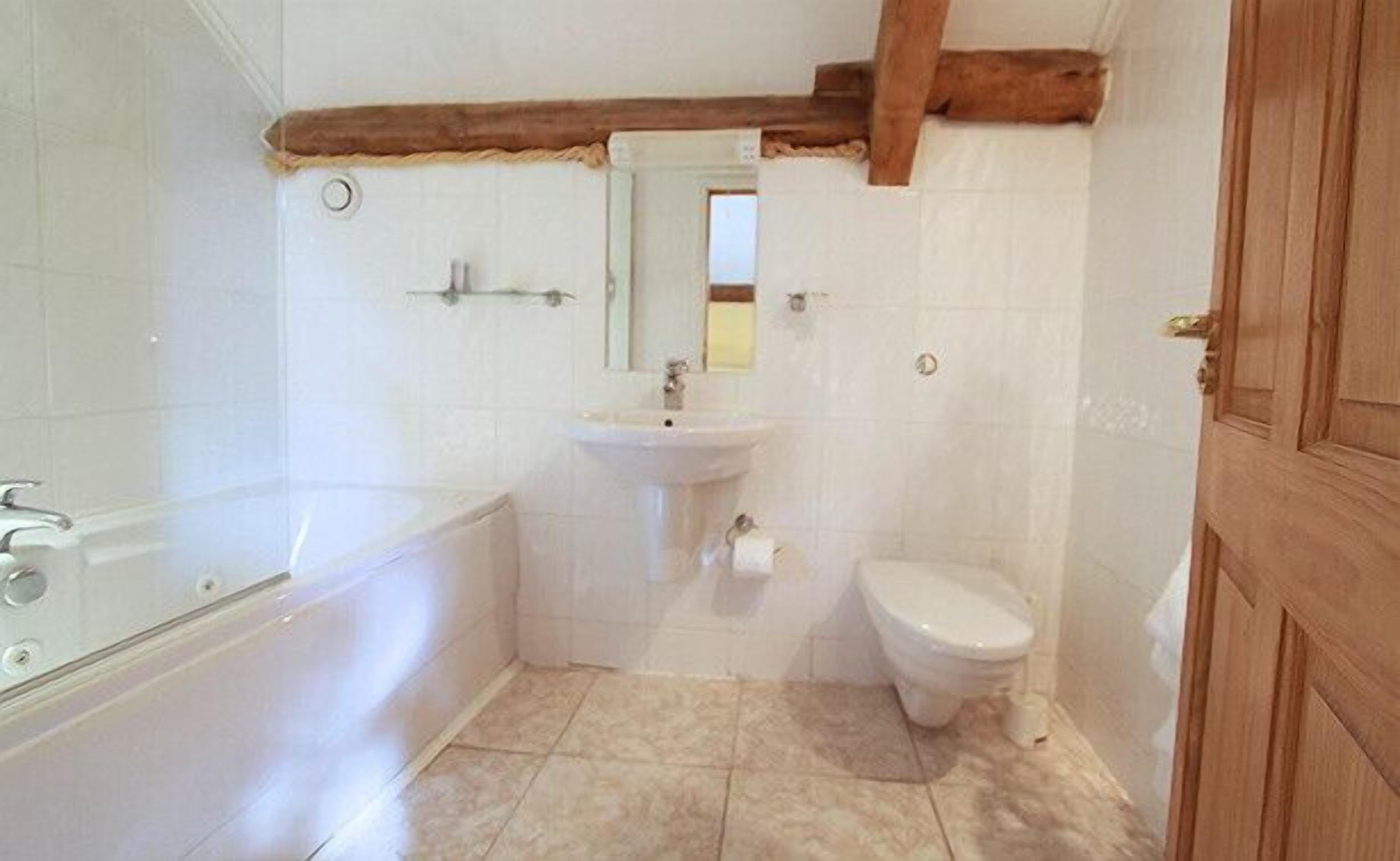 family suite, annex building | bathroom | free toiletries, hair dryer, towels