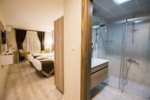 Premier Room | Minibar, in-room safe, desk, laptop workspace - Hotel Business Han (Nevsehir)