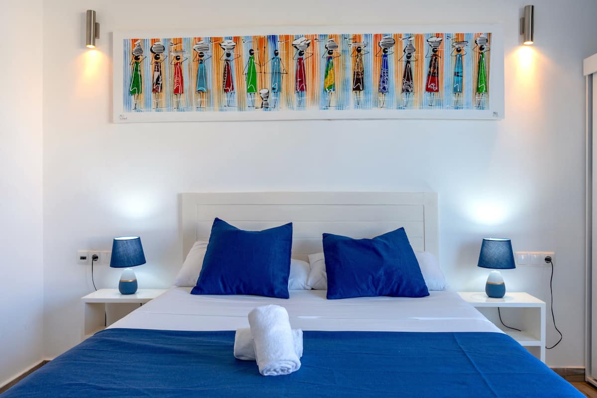 Economy Double Room | 1 bedroom, minibar, in-room safe, free WiFi