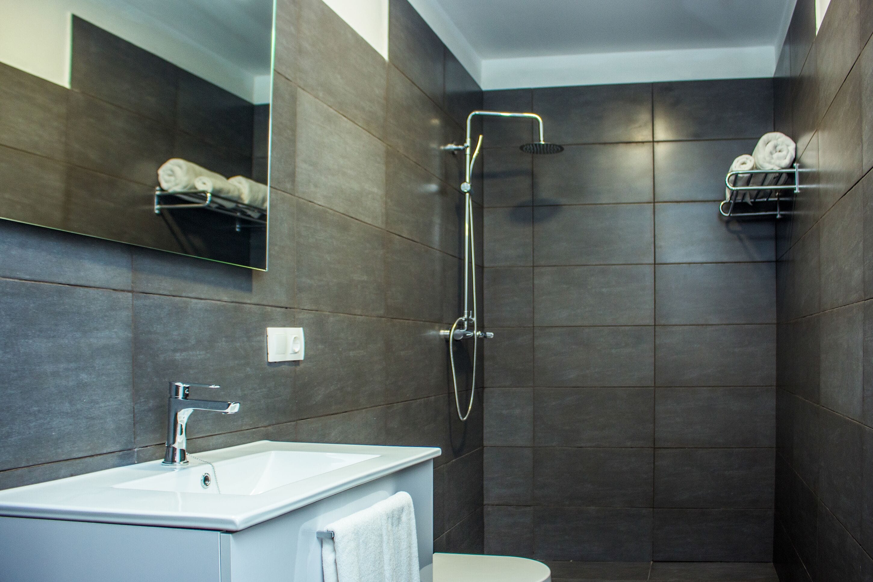 double room | bathroom | shower, free toiletries, hair dryer, towels