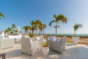 Breakfast, lunch, dinner served; local and international cuisine - Hotel LIVVO Budha Beach (Sal)