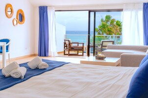 迷你吧、客房内保险箱、免费 WiFi、床单