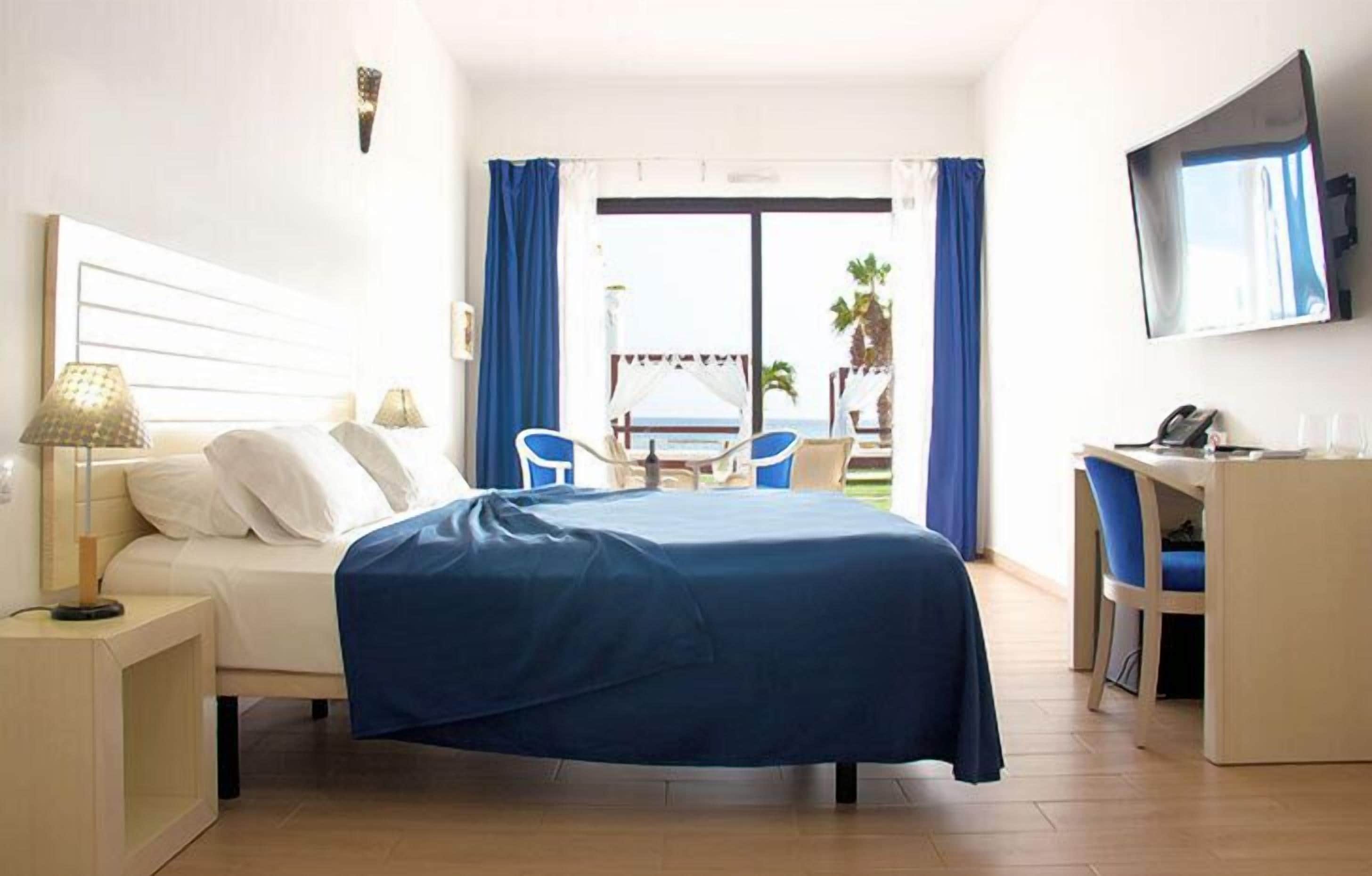 double room, ocean view (terrace) | 1 bedroom, minibar, in-room safe, free wifi