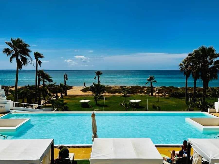 Outdoor pool, sun loungers