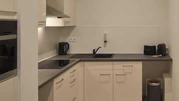 Comfort Apartment | Hypo-allergenic bedding, pillowtop beds, in-room safe