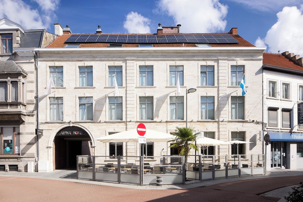 Alpha Hotel. Tiens! image