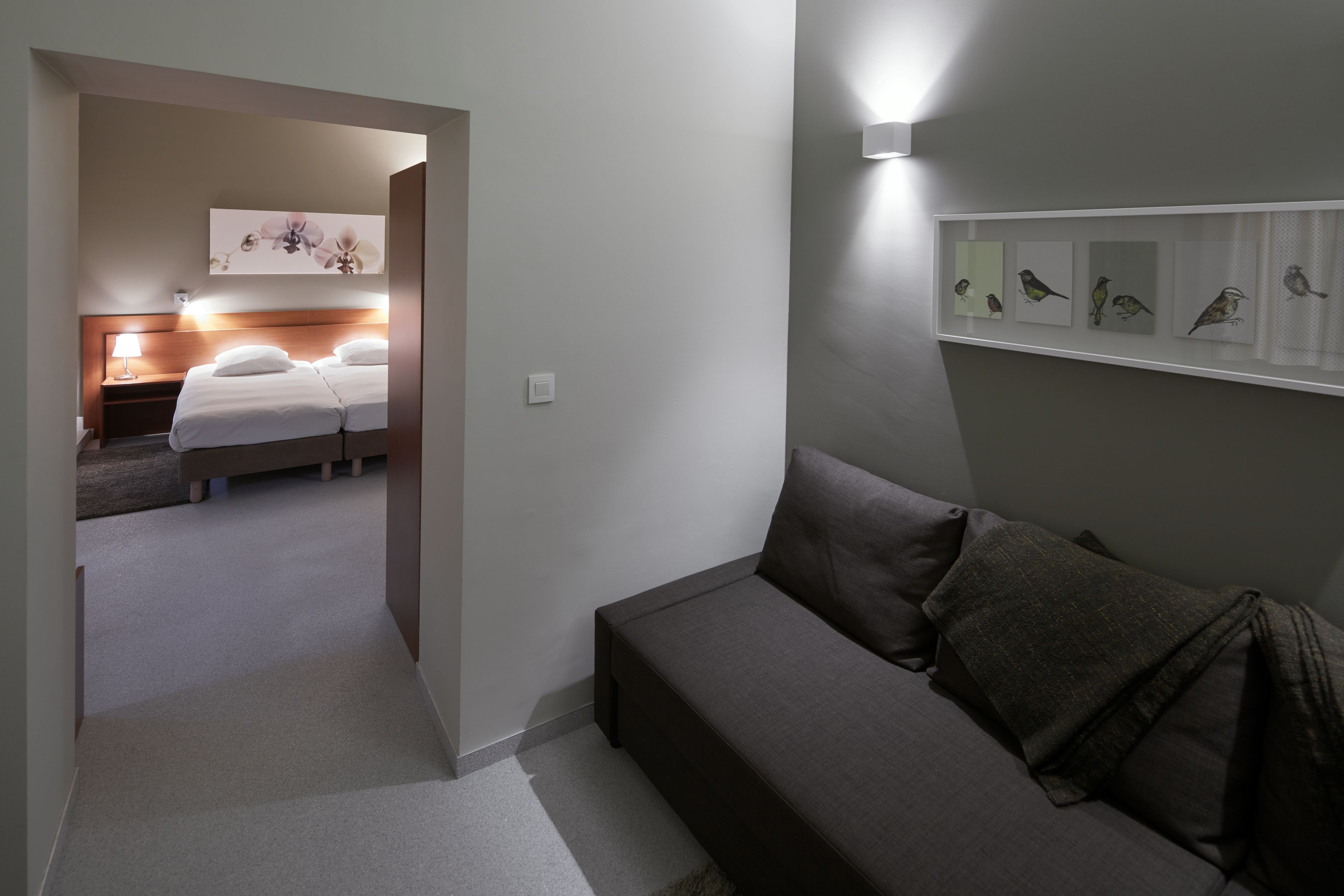 suite | living room | 81-cm flat-screen tv with cable channels, tv