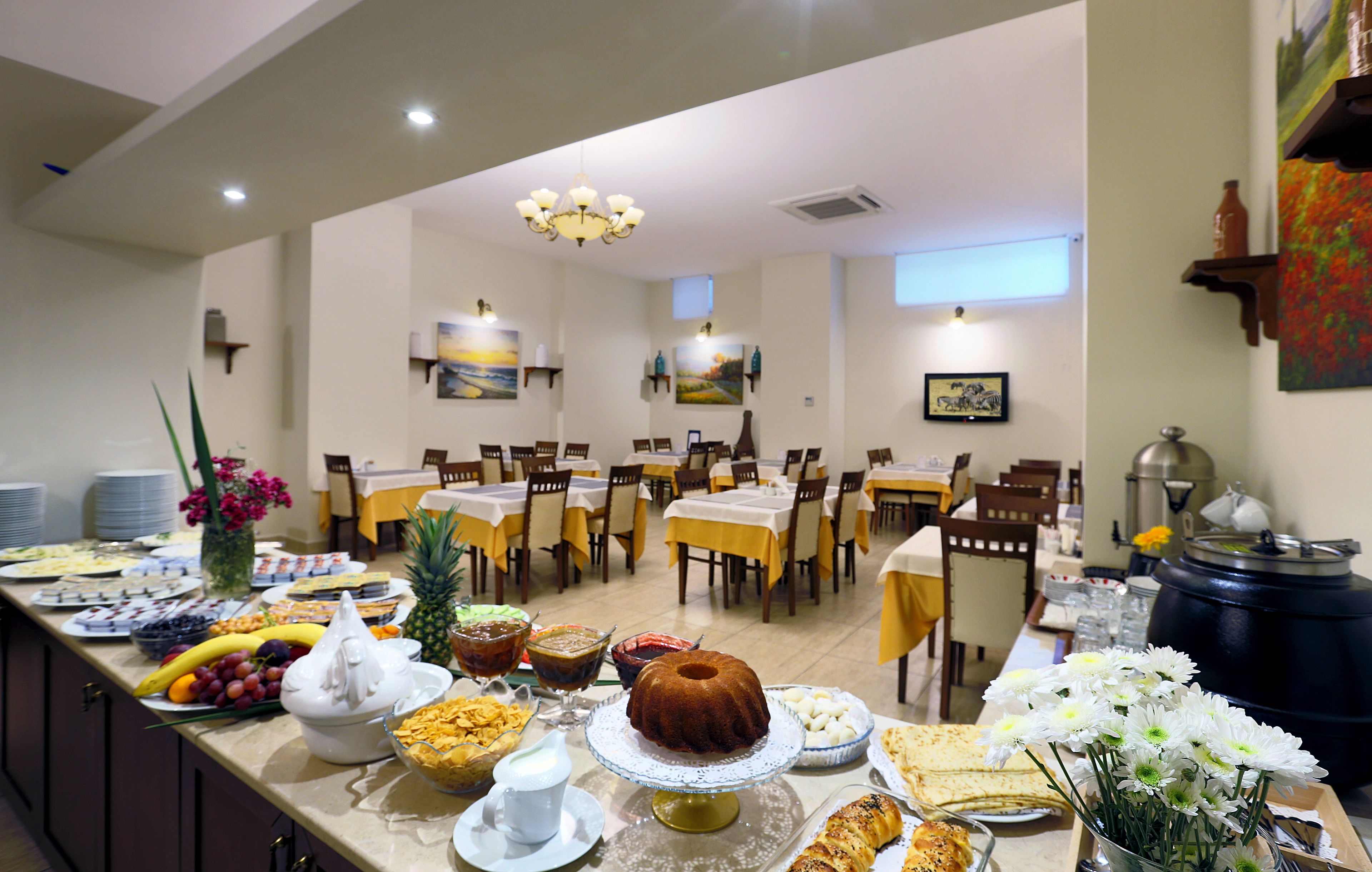 Daily buffet breakfast for a fee