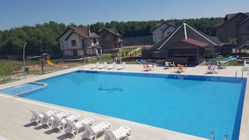 Outdoor pool, pool umbrellas, sun loungers