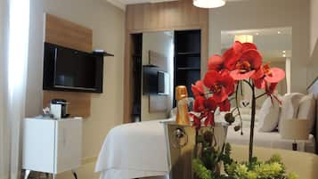 Ruby Double - Double bed | Minibar, in-room safe, desk, blackout curtains