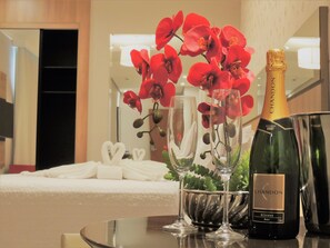 Ruby Double - Double bed | Minibar, in-room safe, desk, blackout drapes