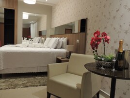 Ruby Double - Double bed | Minibar, caja fuerte, escritorio y cortinas opacas