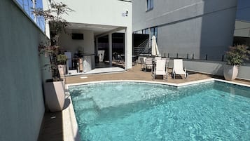 Outdoor pool, pool umbrellas, sun loungers