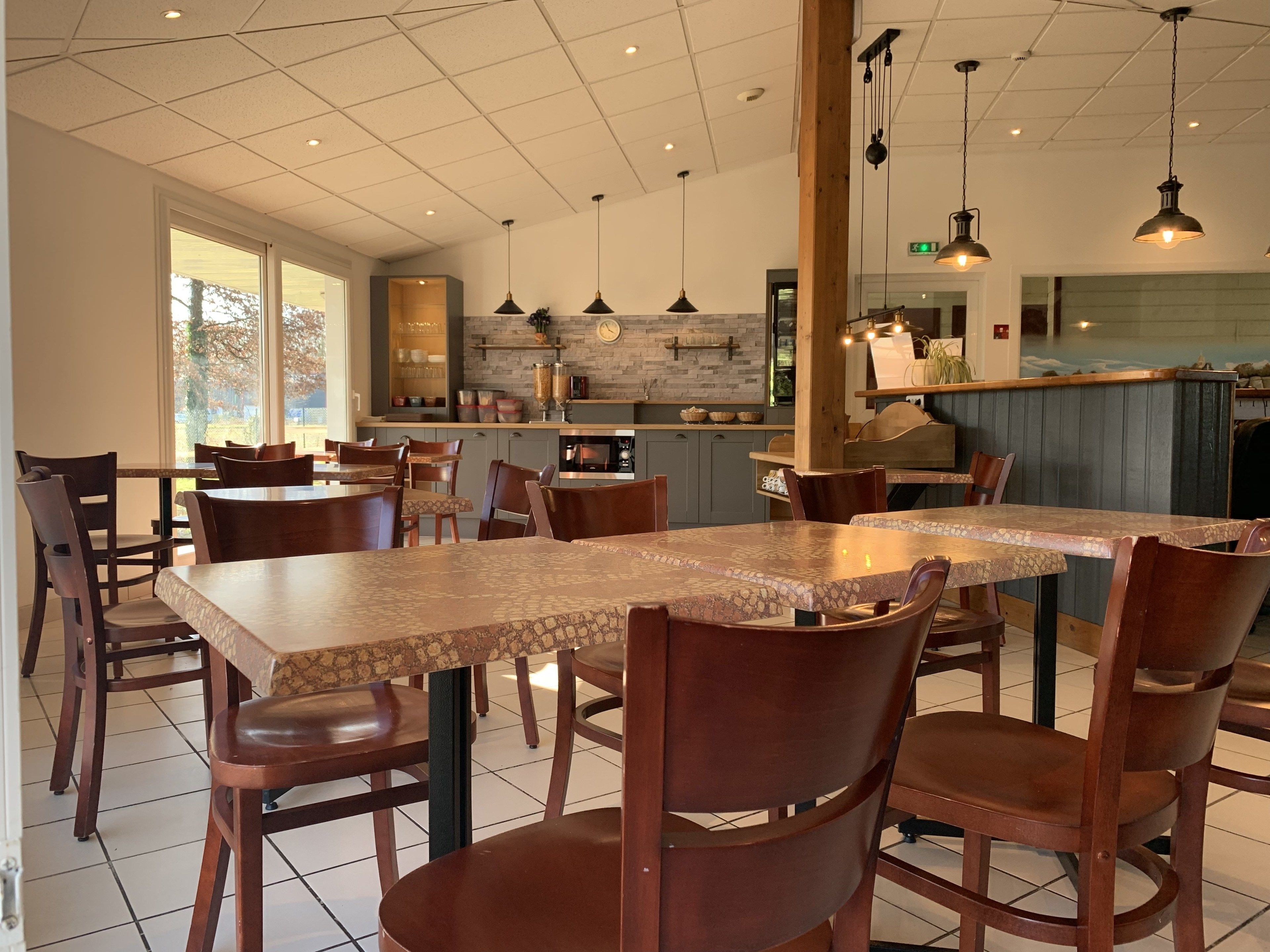 Buffetaamiainen viikonloppuisin (8.30 EUR per henkilö)