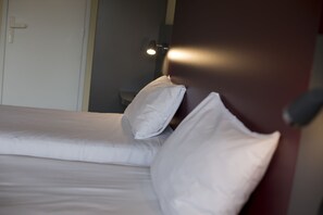 Chambre Standard avec lits jumeaux, non-fumeur, vue sur le jardin | Vue de la chambre