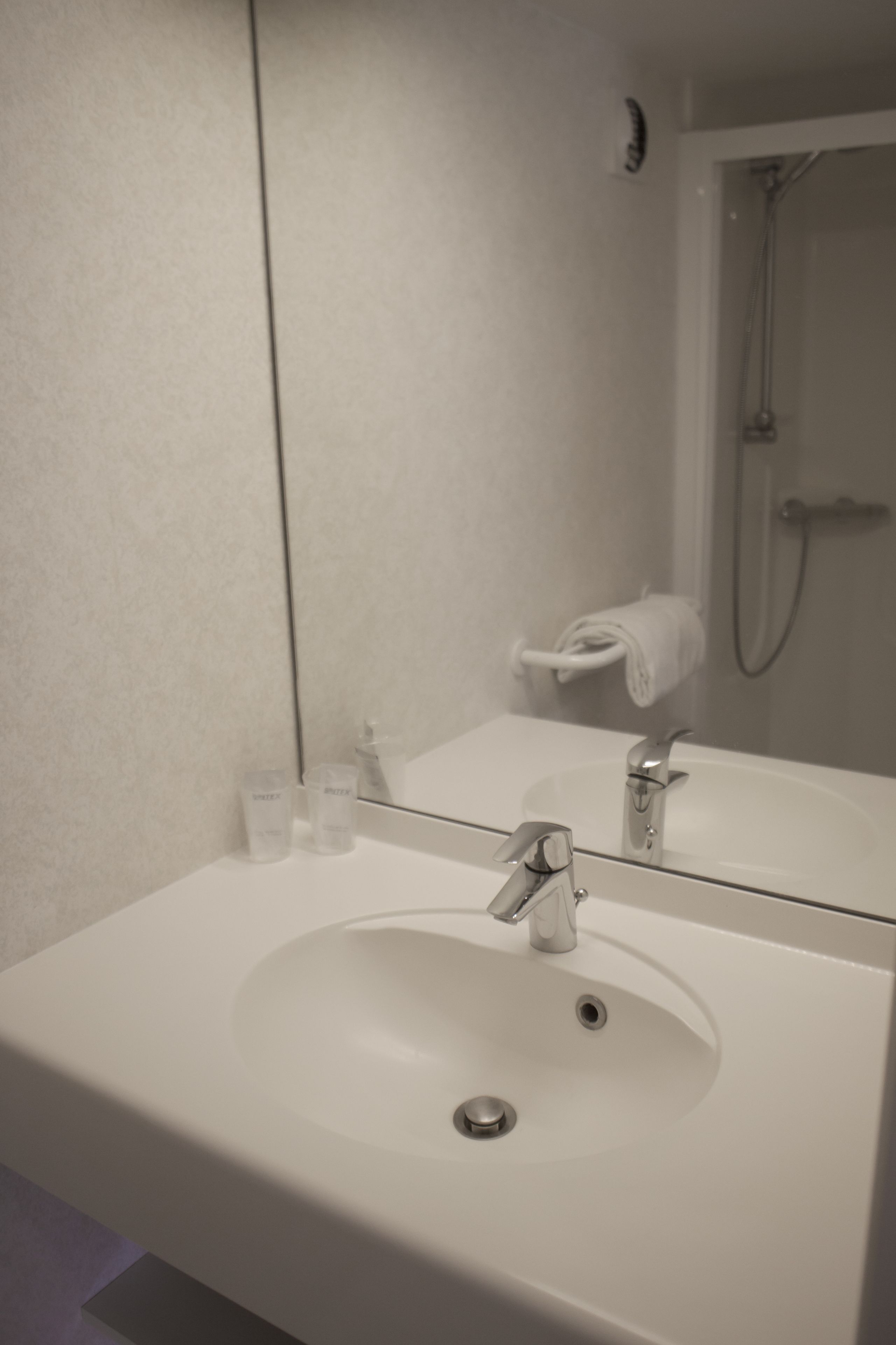 shower, free toiletries, towels