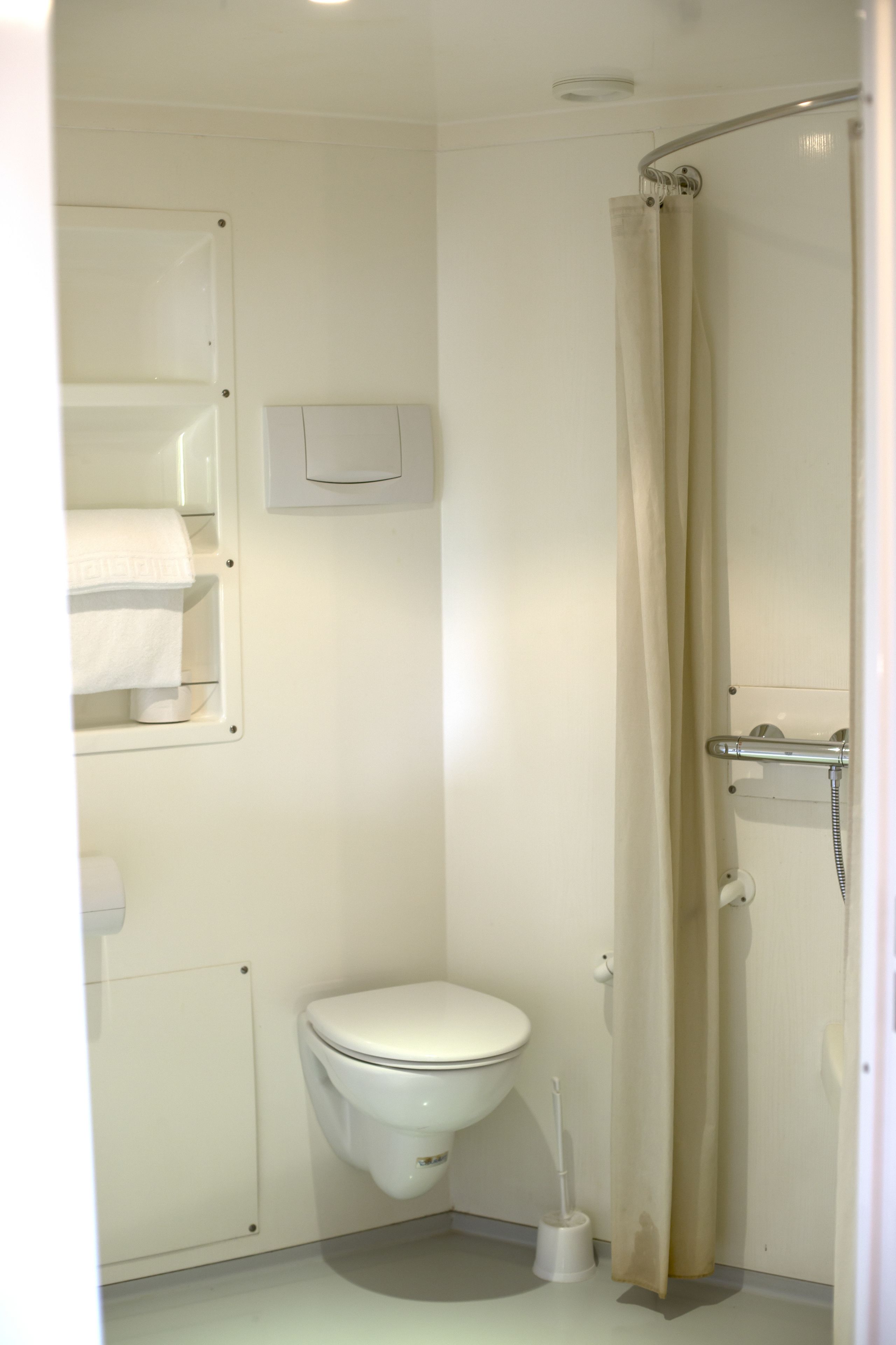 classic double room, accessible | bathroom | shower, free toiletries, towels