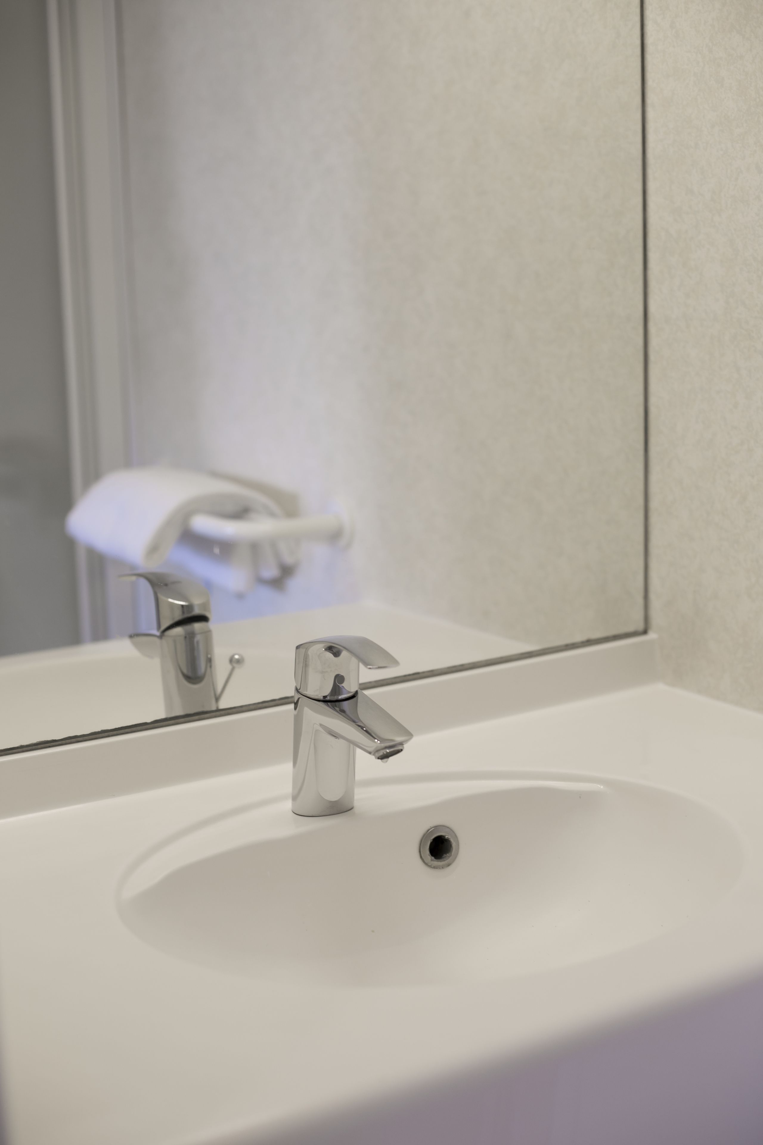 shower, free toiletries, towels