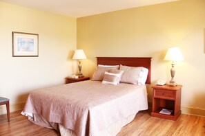 Individuelt dekorert, blendingsgardiner og strykejern/-brett