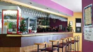 Bar (trong khuôn viên)