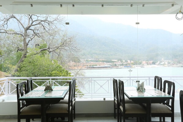 Khu ẩm thực ngoài trời