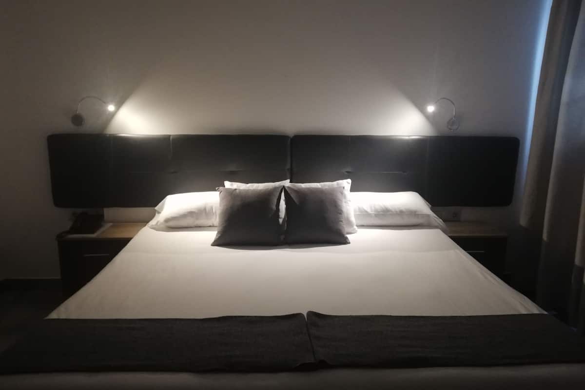 double room, 1 double bed | 1 bedroom, desk, blackout curtains, soundproofing