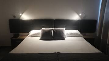 Chambre Double, 1 lit double | Bureau, rideaux occultants, chambres insonorisées, Wi-Fi gratuit