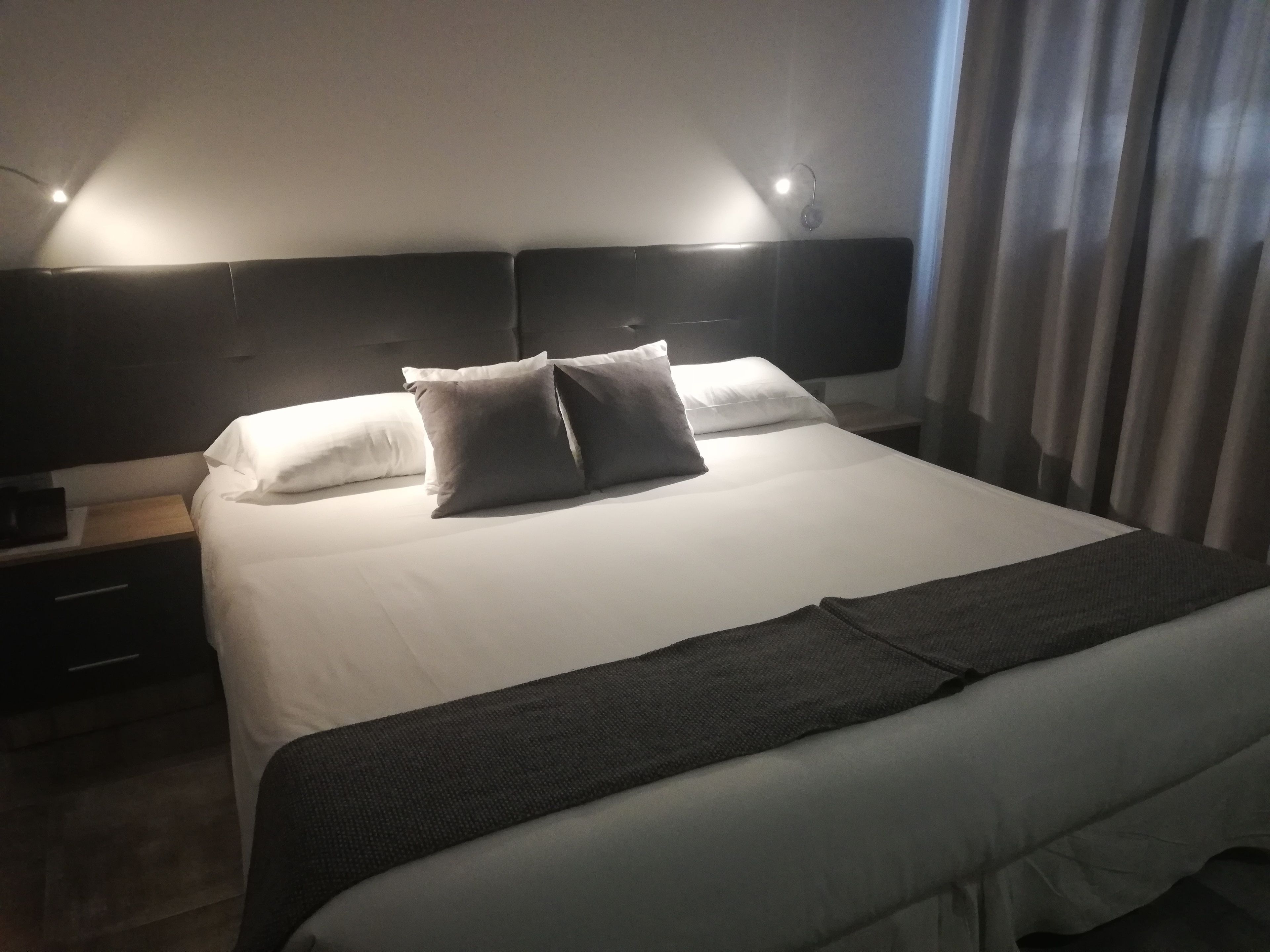 Quarto casal, 1 cama de casal | Escrivaninha, cortinas blackout, quartos à prova de som