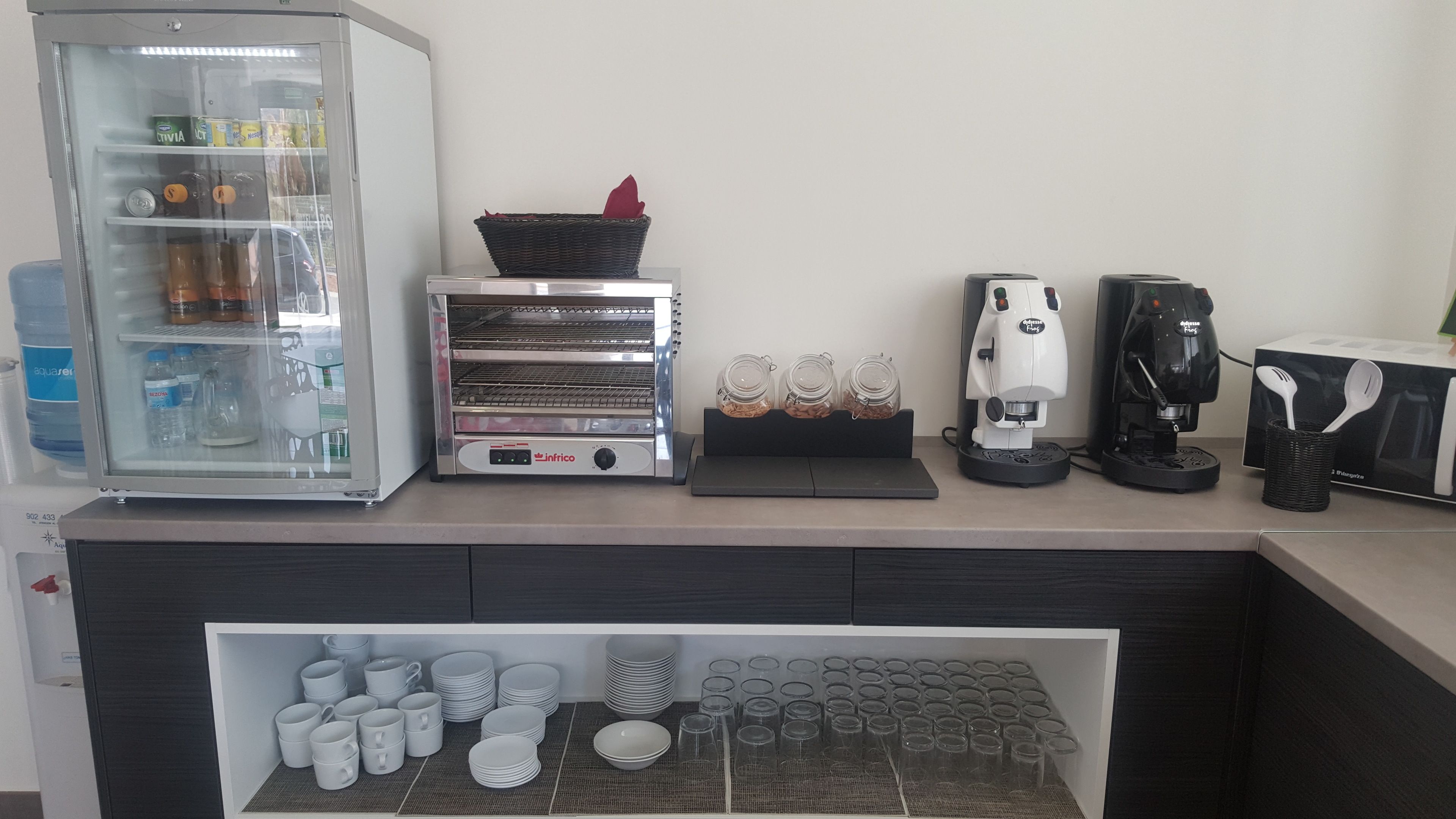 daily continental breakfast (eur 4 per person)