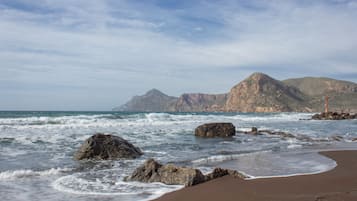 Una spiaggia nelle vicinanze