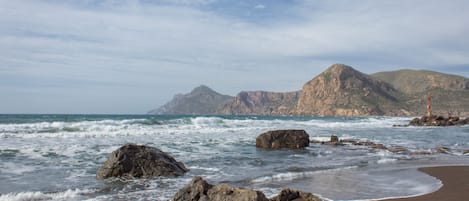 Una spiaggia nelle vicinanze