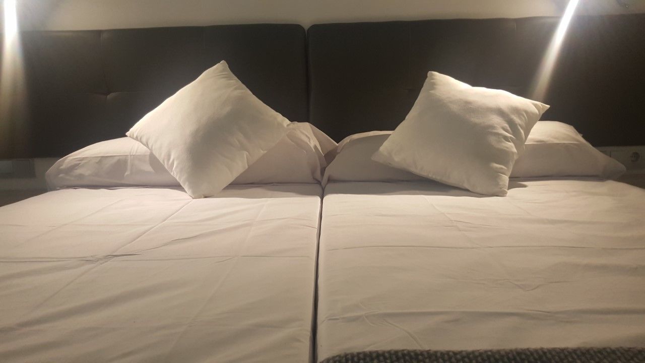 1 bedroom, desk, blackout curtains, soundproofing