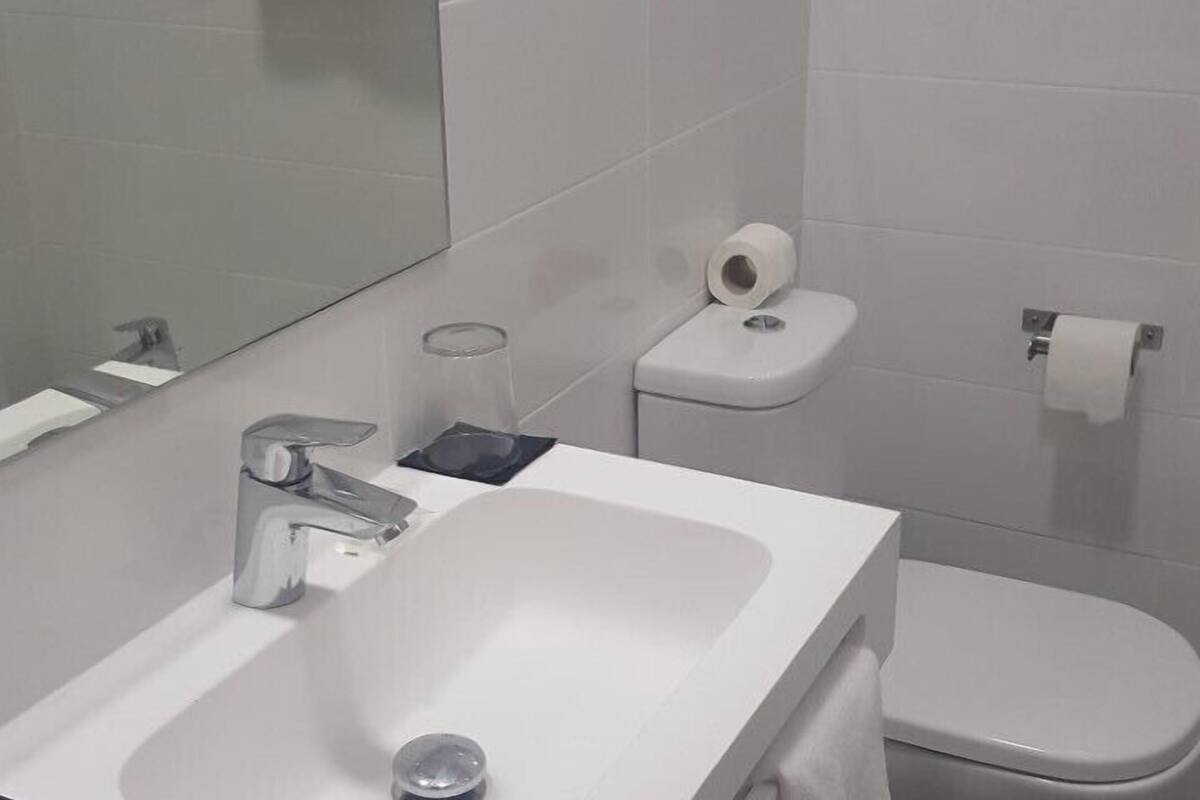 free toiletries, towels