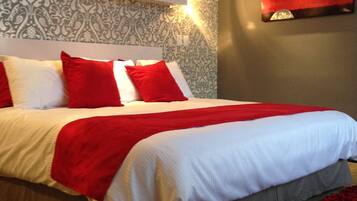 Suite, 1 King Bed, Hot Tub, City View | Premium bedding, minibar, in-room safe, blackout drapes