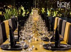 S'hi serveixen esmorzars, dinars, sopars i plats de cuina internacional 