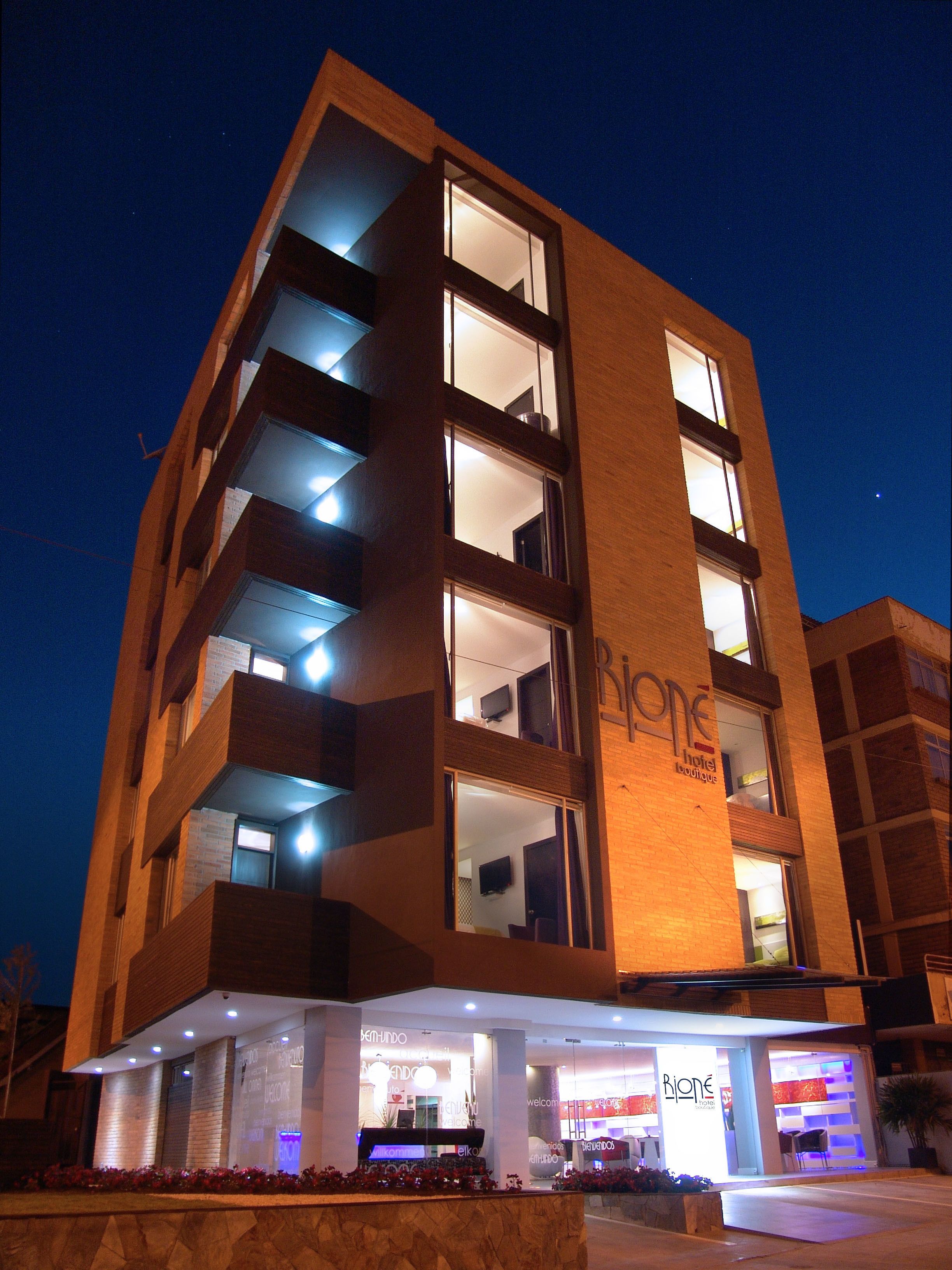 Fassade der Unterkunft – Abend/Nacht