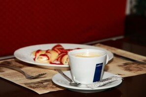 Breakfast area - Reikartz Attache Kyiv (Kyiv)