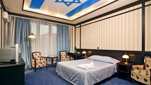 In-room safe, desk, laptop workspace, iron/ironing board (on request) - Reikartz Attache Kyiv (Kyiv)