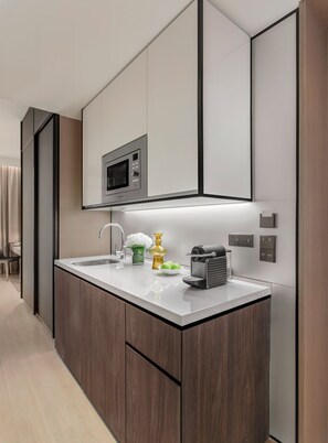 In-room safe, desk, soundproofing, iron/ironing board - Ascott Orchard Singapore (Singapore)