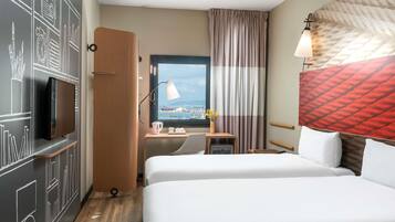 Standard Room, 2 Twin Beds | Premium bedding, minibar, in-room safe, desk